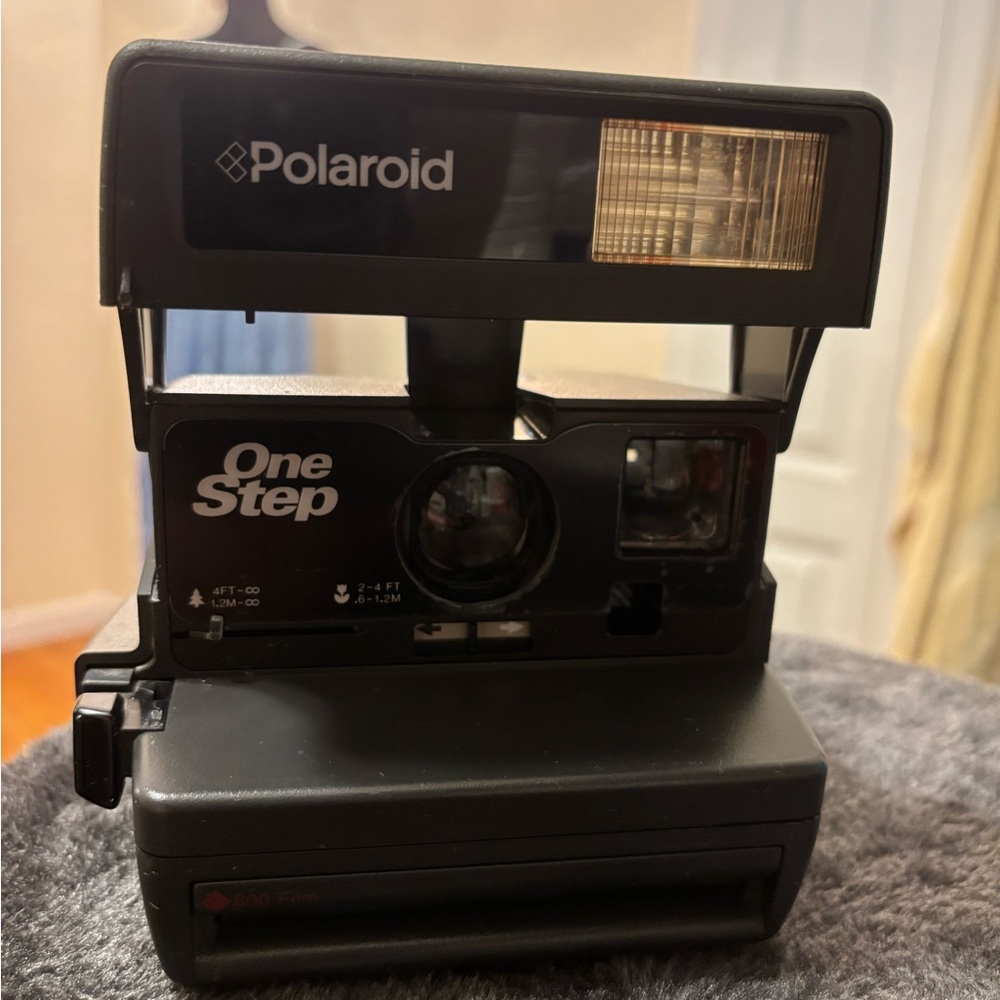 📸 Vintage Polaroid OneStep 600 Instant Camera Retro 80s w/ 7 Photos Left in Film
